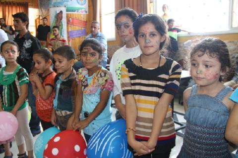 جمعية نور المعرفة تنظم يوماً ترفيهياً لأطفال شهداء الحرب