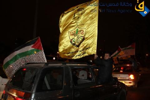 للمرة الثانية.. الاحتلال يزيل الاعلام الفلسطينية ورايات حركة فتح من شوارع الصوانة