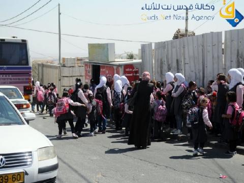 إحتدام الصراع بين الوزارة والمعلمين والطلبة هم الضحية..!!