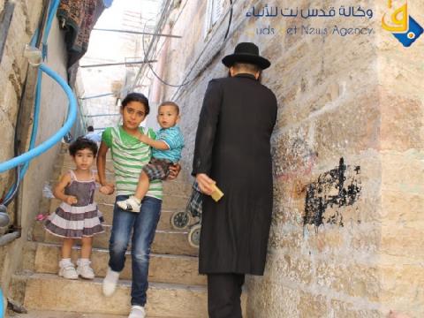 صور وفيديو...اعتداء بالضرب المبرح على طفلة وشاب في القدس