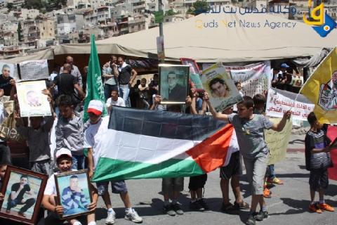 الأشقر:على العدو أن يعامل الأسري كما شرعت لذلك القوانين