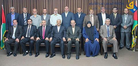 كاهل الملف المالي يرحل للحكومة القادمة وحكومة غزة تعقد آخر جلساتها