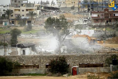 الجيش المصري يفجر منزلاً على الحدود مع قطاع غزة