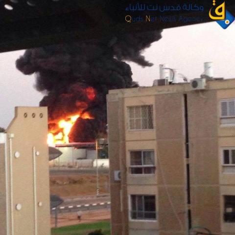 فيديو.. حريق هائل بـ سيديروت بعد سقوط صاروخ فلسطيني