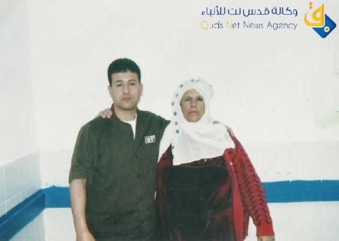 محكوم مدى الحياة..السجون تخطف زهرة شباب الأسير الشاعر