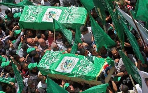 يديعوت تصف تشييع رفات شهداء الأرقام في البيرة بالأمر الغير عادي