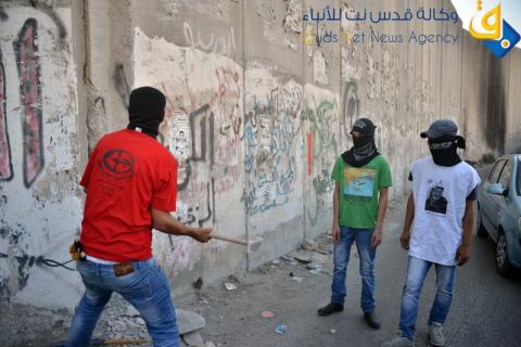 فتح كوة في جدار الفصل شرق القدس