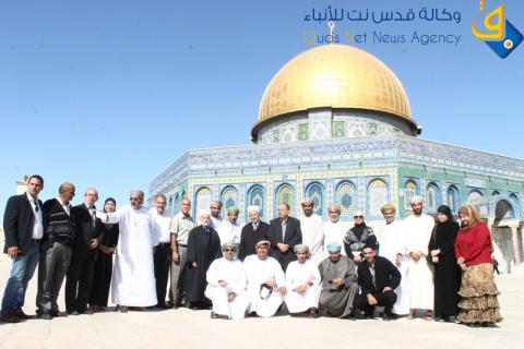 وفد اعلامي من سلطنة عمان يقوم بزيارة مدينة القدس والمسجد الاقصى