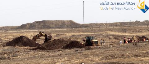 عمليات البحث عن جثامين شهداء القسام الثلاثة الذين قتلوا في غارة اسرائيلية وهم داخل نفق شرق خان يونس/عدسة: عبد الرحيم الخطيب