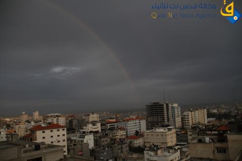 ألوان قوس قزح في سماء غزة