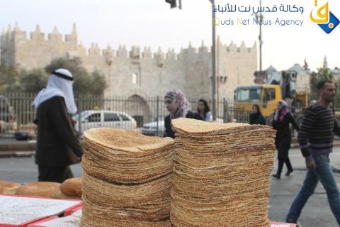 هدم كشك لبيع الكعك المقدسي في باب العامود