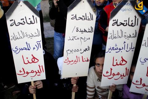 مسيرة شموع تضامناً مع مخيم اليرموك في دير البلح/ عدسة: عبد الرحيم الخطيب