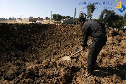 آثار القصف الإسرائيلي لمزرعة في النصيرات/ عدسة: عبد الرحيم الخطيب