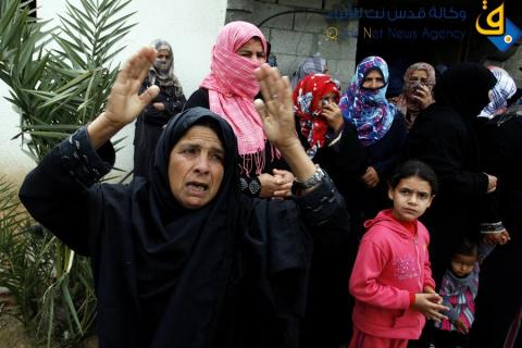جماهير خان يونس تشيع جثمان الشهيدة قديح /عدسة: عبد الرحيم الخطيب