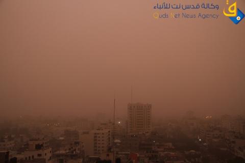 أجواء خماسينية في غزة/عدسة:محمود عيسى