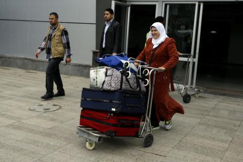 فتح معبر رفح لمغادرة معتمرين وعودة عالقين/عدسة:عبد الرحيم الخطيب