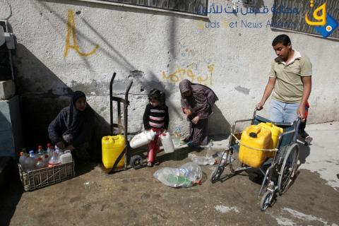 معاناة سكان قطاع غزة في توفير مياه صالحة للشرب/عدسة: عبد الرحيم الخطيب