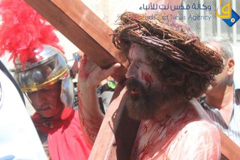 القدس: عراقيل وحواجز عسكرية مشددة في (جمعة) المسلمين والمسيحيين/ عدسة:ديالا جيويحان