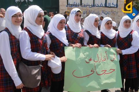 احتجاج على فرض خلع الحجاب على طالبات "الراهبات الوردية" في القدس