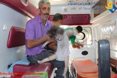 قصف منازل في خان يونس واستشهاد الطفلة الرضيعة ناريمان عبد العفور /عدسة:محمد روحي منصور