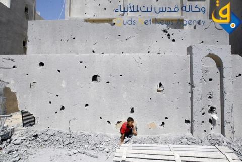 الطيران الحربي يدمر مقر السجن المركزي وجمعية الزكاة الخيرية في رفح / عدسة: عبد الرحيم  الخطيب
