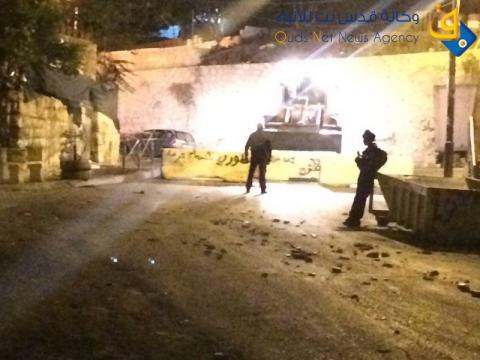 الاحتلال يغلق مدخل حي الثوري بالقدس/ عدسة: ديالا جويحان