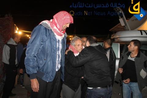 قوات الاحتلال تهاجم بيت عزاء الشهيدين (غسان وعدي) ابو جمل منفذا عملية "الكنيس اليهودي" في القدس
