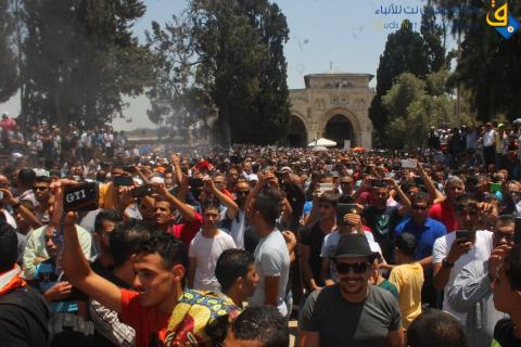 200 الف مصل أدوا الجمعة الثالثة من رمضان في الاقصى