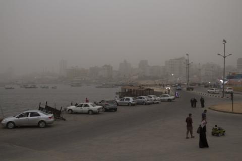 اجواء حارة مغبرة في غزة