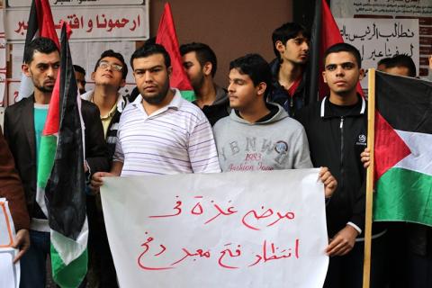 وقفة للطلبة العالقين بغزة للمطالبة بفتح معبر رفح | تصوير محمود عيسي