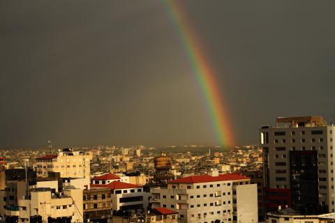 "قوس قزح" في سماء غزة/ عدسة محمود عيسى