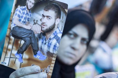 الاعتصام الاسبوعي لأهالي الأسرى أمام مقر الصليب الأحمر بغزة