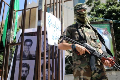 إعتصام للفصائل امام الصليب الأحمر بغزة في يوم الأسير الفلسطيني/ عدسة: محمود عيسى