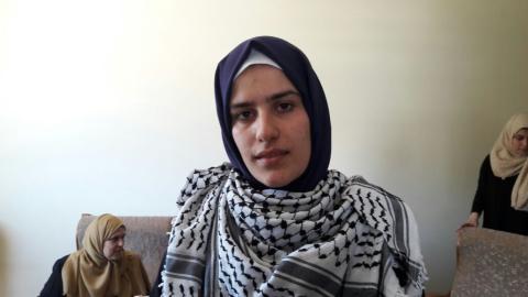 مشاهد من منزل الطالبة صابرين محمد الشيخ أحمد، التي حصدت المستوى الأول (مكرر) على مستوى فلسطين بمعدل 99.4%، بمدينة خان يونس جنوب قطاع غزة
