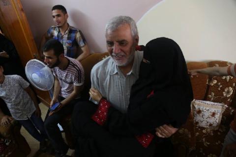 مشاهد من منزل الطالبة منى فؤاد حمد المتفوقة في الثانوية العامة بمعدل 99.2% السادس (مكرر )على مستوى فلسطين ، بمدينة رفح جنوبي قطاع غزة