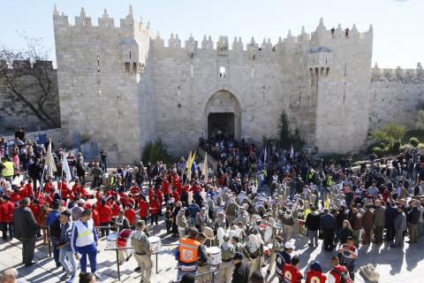 مسيرة من شوارع القدس الى المسجد الاقصى بمناسبة عيد المولد النبوي. تصوير: عفيف عميرة