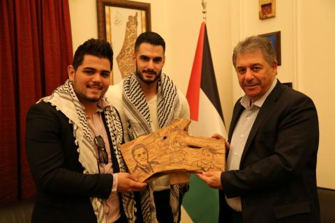 الفنانان يعقوب شاهين وأمير دندن في زيارة لسفارة دولة فلسطين في بيروت