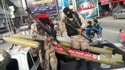 عرض عسكري لكتائب المقاومة الوطنية الجناح العسكري للجبهة الديمقراطية لتحرير فلسطين في محافظة رفح جنوب قطاع غزة بمناسبة الذكرى ال84 لانطلاقة الديمقراطية