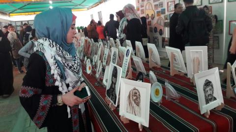 أطفال يبدعون في إنتاج مئات اللوحات الفنية بغزة