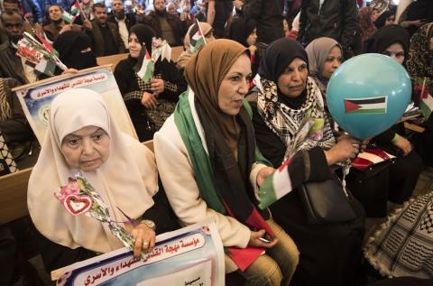 اعتصام أهالي الأسرى الأسبوعي أمام الصليب الأحمر
