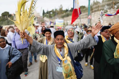 القدس - جانب من احتفالات أحد الشعانين للطوائف المسيحية الغربية/تصوير: عفيف عميرة