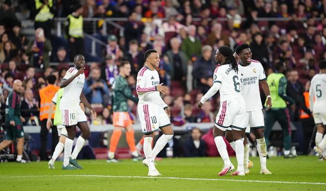 لاعبو ريال مدريد يحتفلون بأحد الهدفين (Getty Images).jpg
