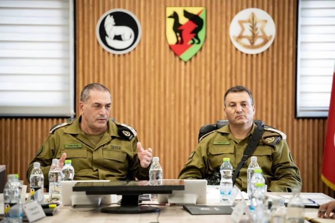 تفقد رئيس الأركان الإسرائيلي، الجنرال إيال زامير، اليوم (الثلاثاء)، تدريبًا واسع النطاق لهيئات القيادة في فرقة غزة.jpg
