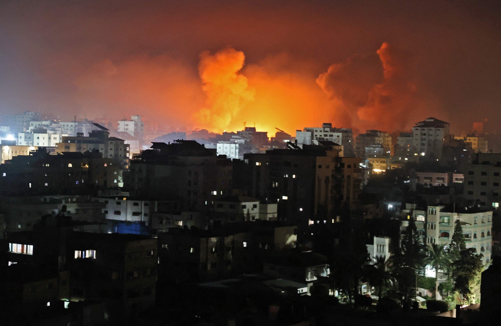الغارات العنيفة على غزة