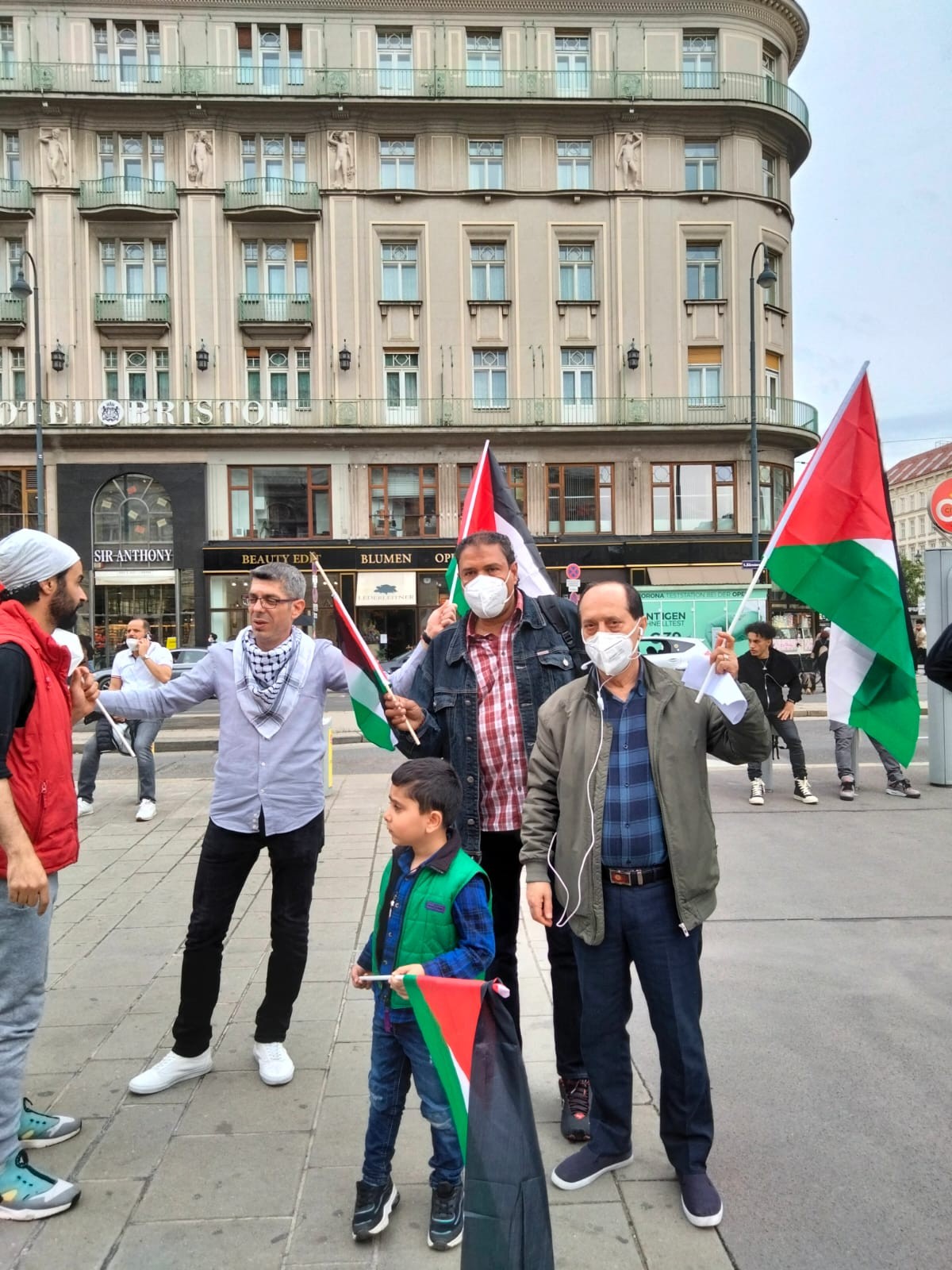 مظاهرات جماهيرية في النمسا احتفالا بنصر الشعب الفلسطيني على العدوان الصهيوني الغاشم2