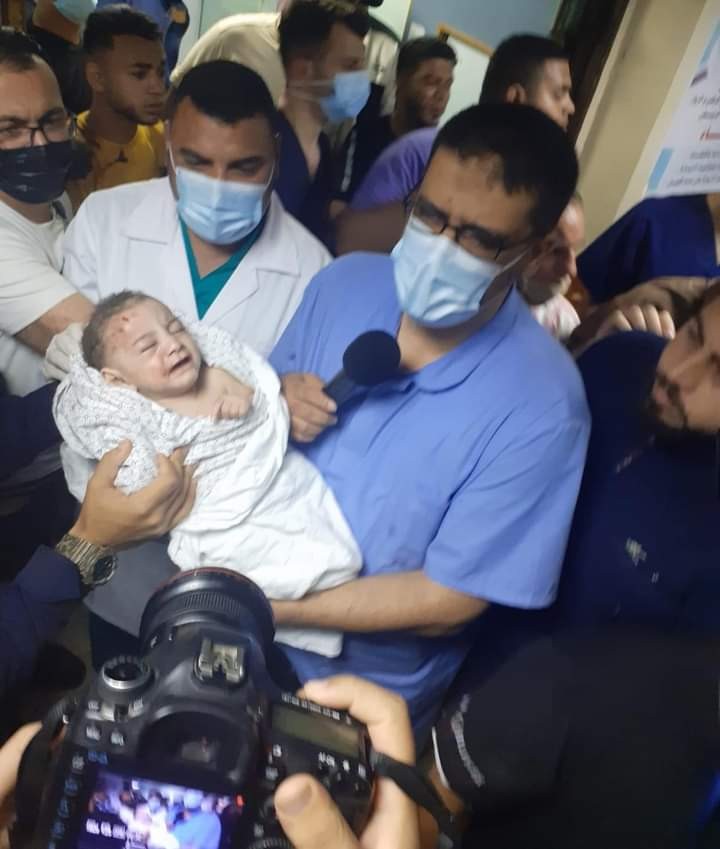 مجزرة مخيم الشاطئ والناجي الوحيد منها والتي أدت لاستشهاد 8 مواطنين هم من الأطفال والنساء  (الفرنسية) 11