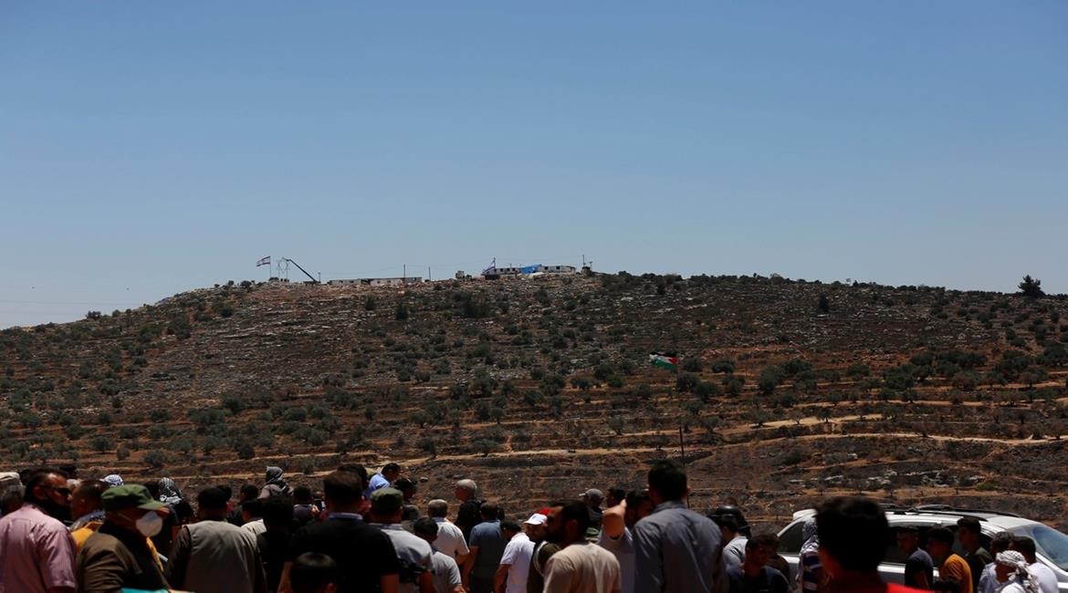 مواجهات بين الشبان وجنود الاحتلال بالقرب من جبل صبيح في قرية بيتا جنوب مدينة نابلس 1