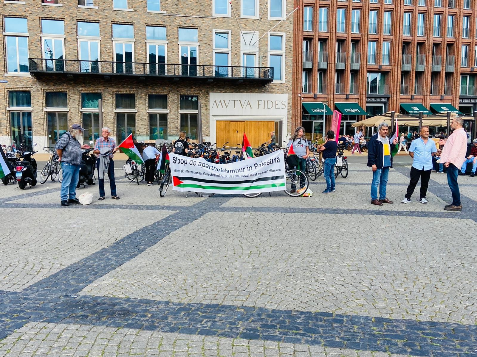 وقفة تضامنية مع الشعب الفلسطيني ومناهض لجدار الفصل العنصري في مدينة (خرونغن) الهولندية2