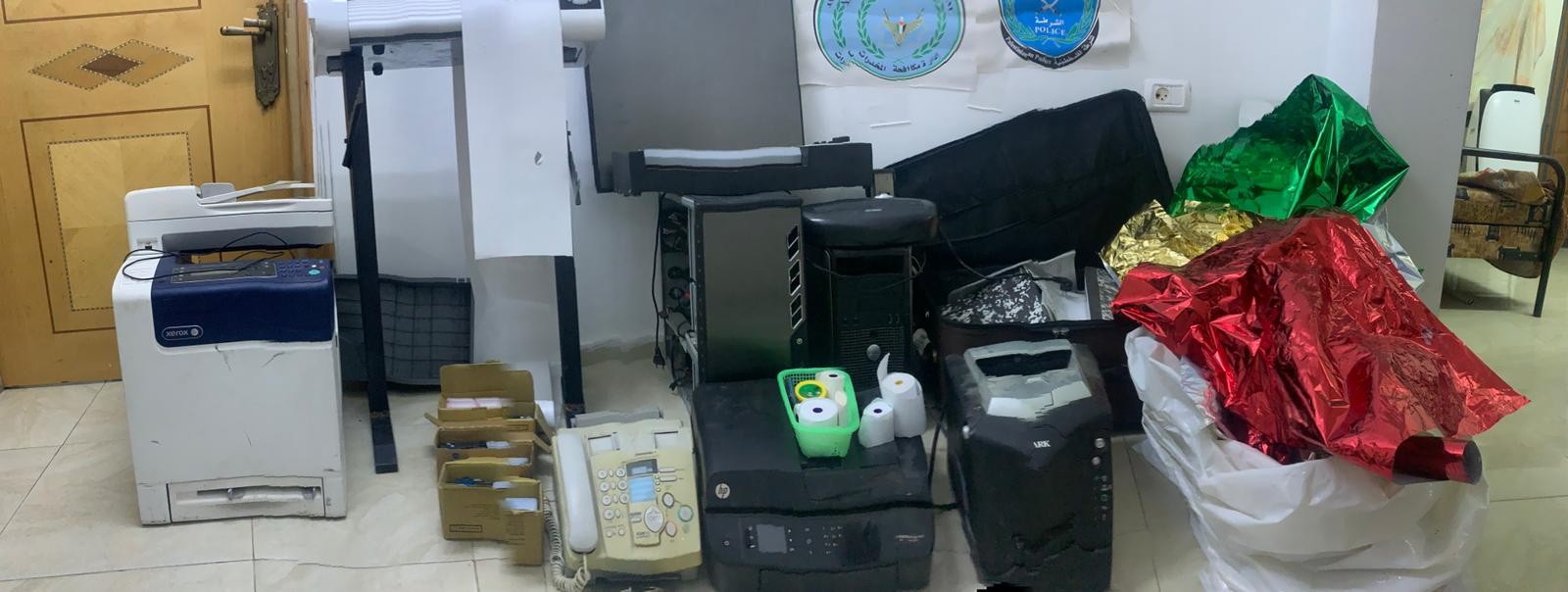 الشرطة تضبط معملاً متطوراً لتزييف العملات في طولكرم 11