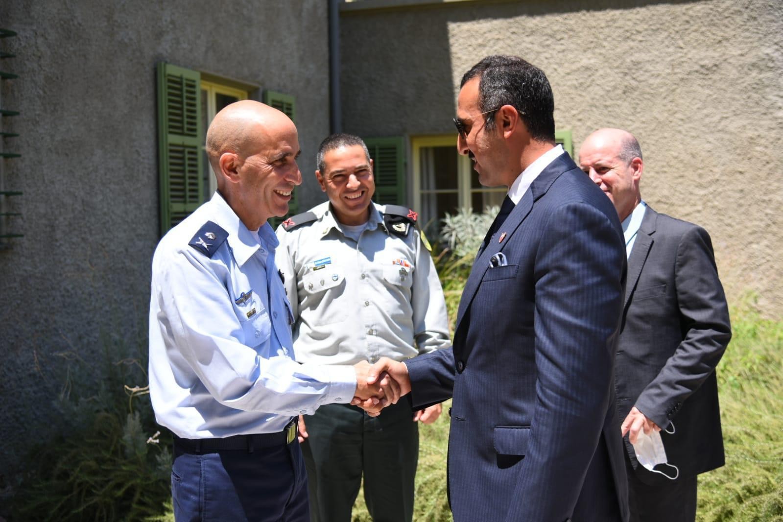 وكيل وزارة الخارجية البحرينية في زيارة للجيش الإسرائيلي